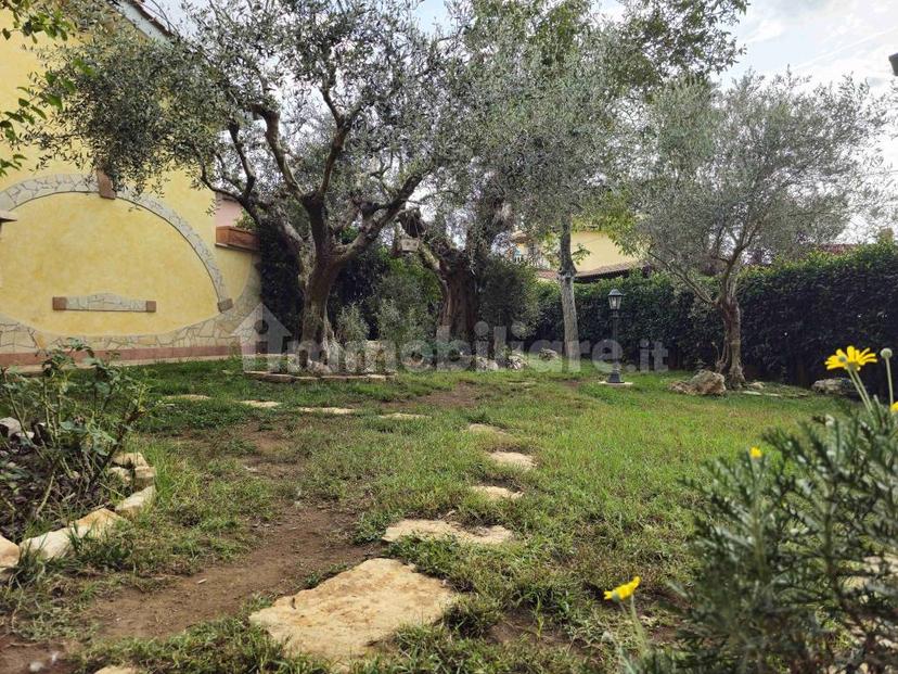 Villa plurifamiliare via Montefalcione, Santa Fumia, Roma