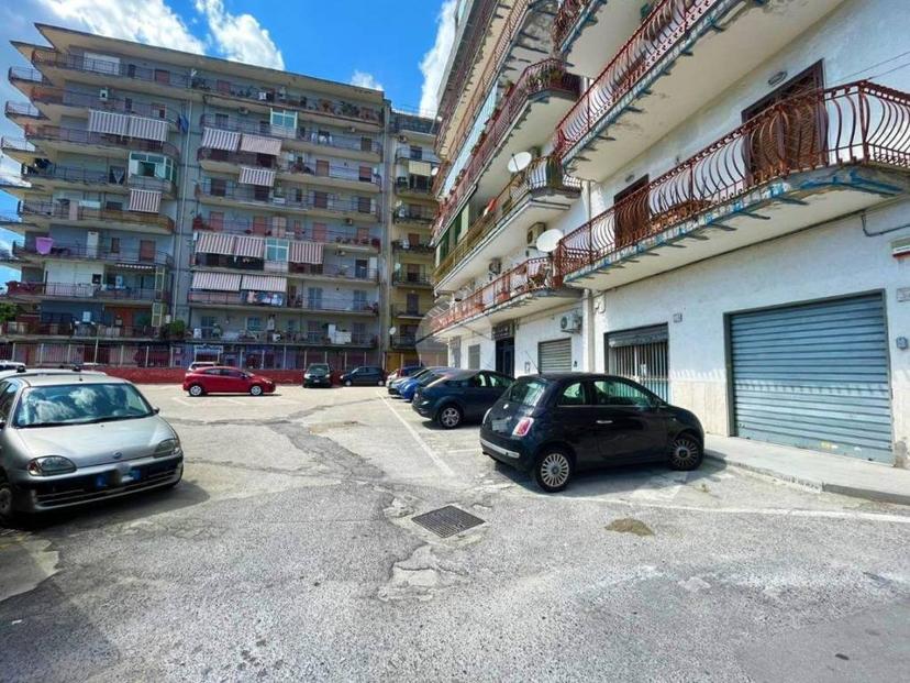 Trilocale via pablo picasso 28, Pianura, Napoli
