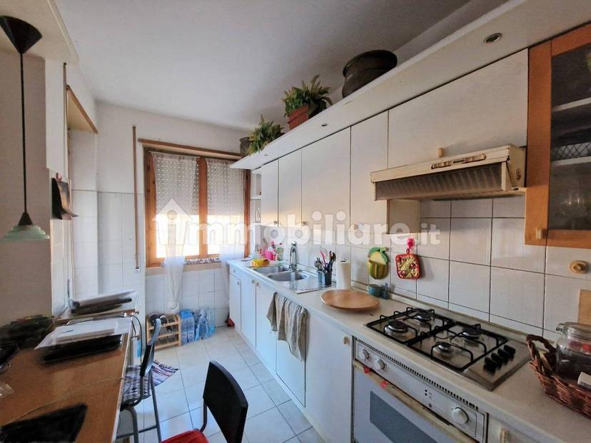 Trilocale via delle Vigne Nuove 551, Vigne Nuove - Casale Nei, Roma