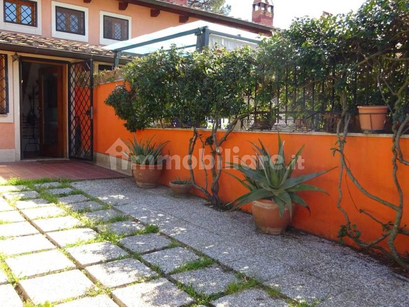 Villa a schiera via Ardeatina 130, Navigatori, Roma