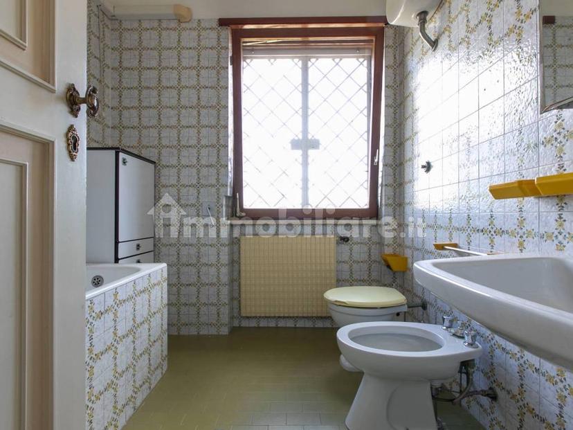 Villa bifamiliare, da ristrutturare, 300 m², Mezzocammino, Roma
