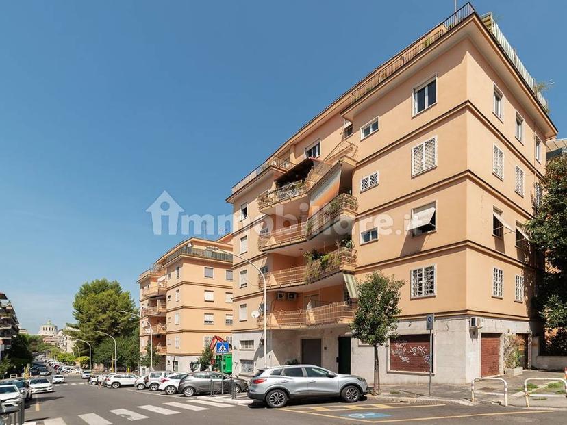 Trilocale via Aristide Leonori 67, Ardeatino - Montagnola, Roma