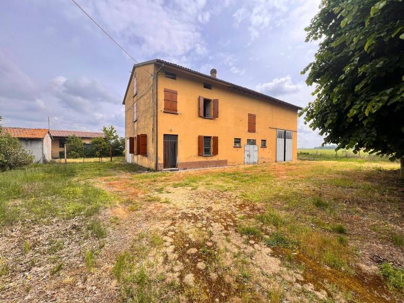 Villa plurifamiliare via Rovere 13, Frazioni di Molinella, Molinella