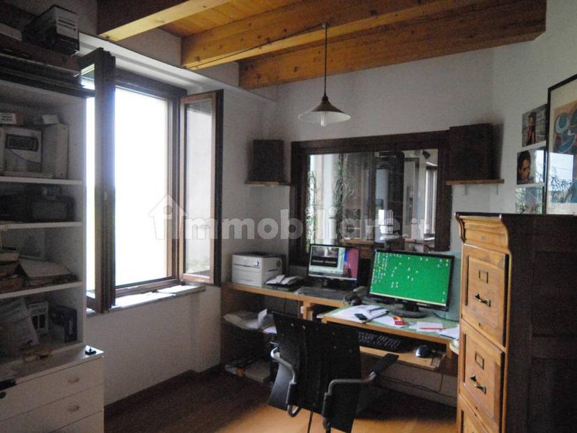 Cascina 330 m², Centro, Vernate