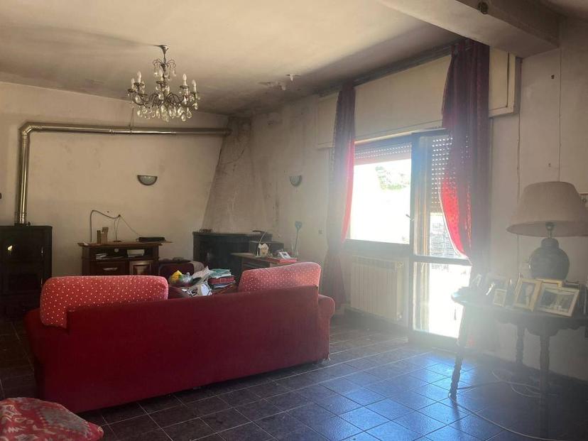 Villa unifamiliare, da ristrutturare, 258 m², Carchitti, Palestrina