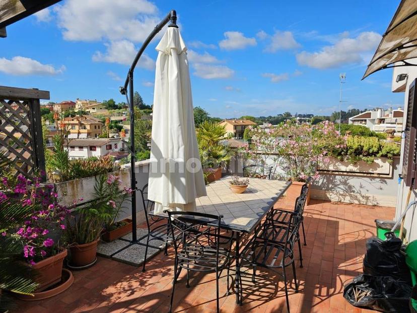 Quadrilocale via di Casal Selce 300, Casal Selce, Roma