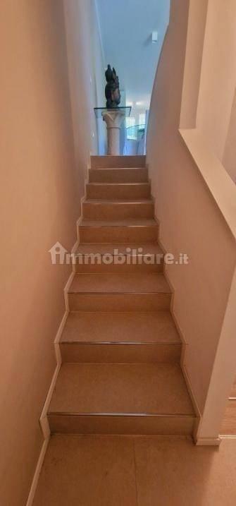 Trilocale via Tevere 7, Centro, Lainate