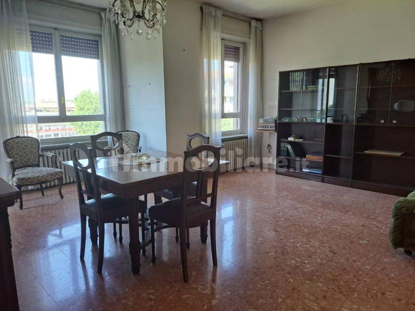 Trilocale via Civenna 1, Certosa, Milano