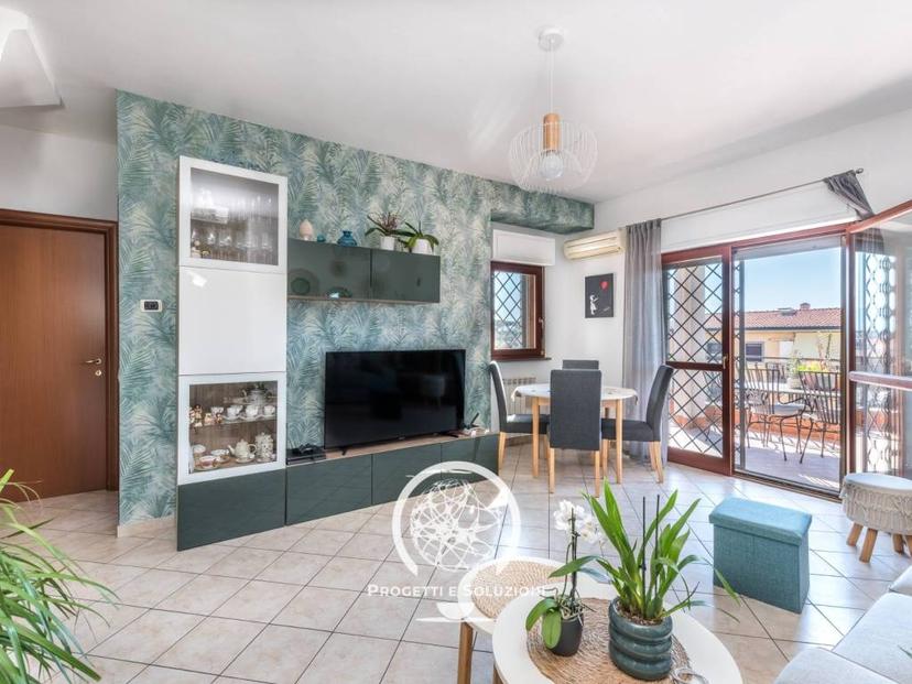 Trilocale via Torre dello Stinco 35, Borghesiana, Roma
