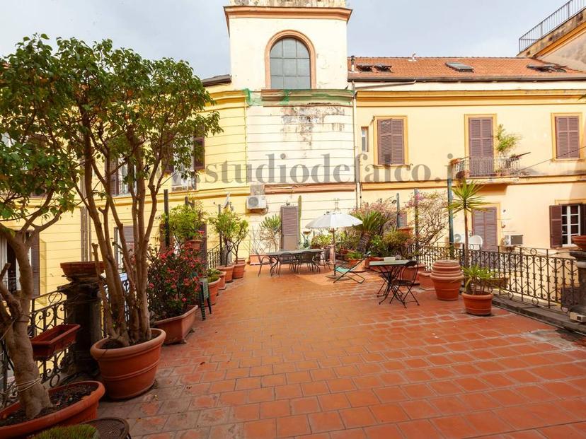 Appartamento piazza Nicola Amore, Tribunali, Napoli