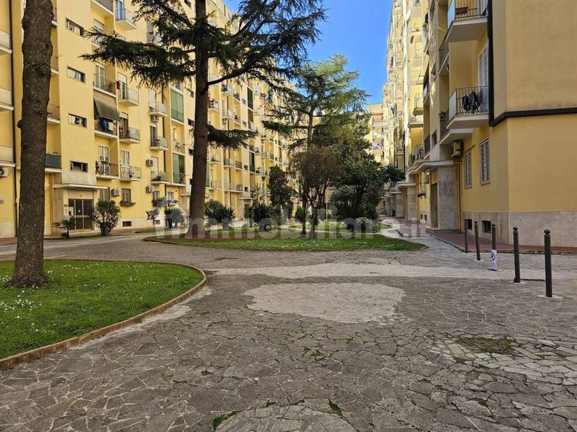 Trilocale via Valerio Flacco 1, Cinecittà, Roma