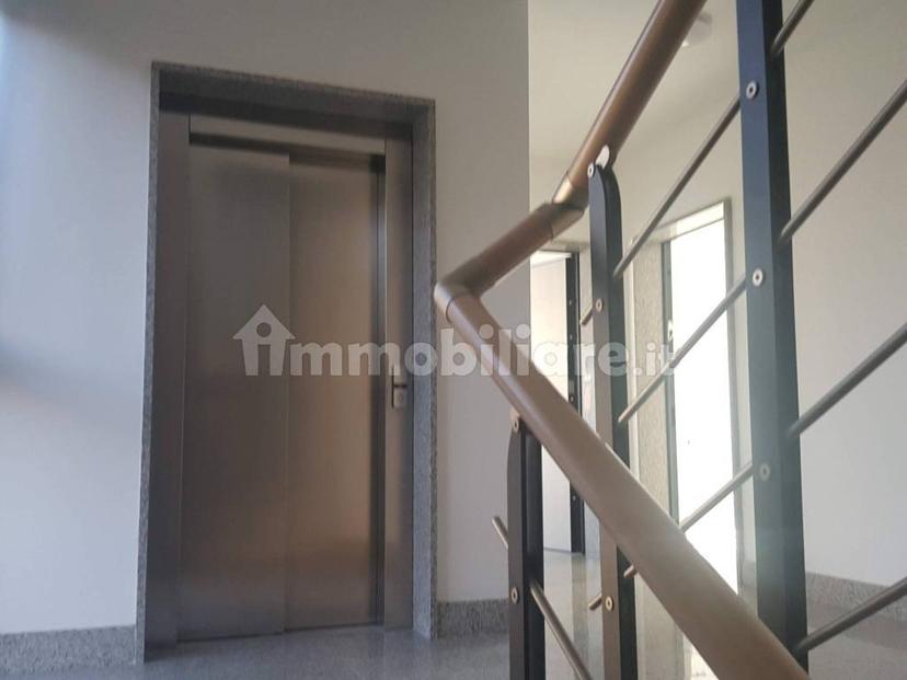 Bilocale nuovo, secondo piano, Morena, Roma