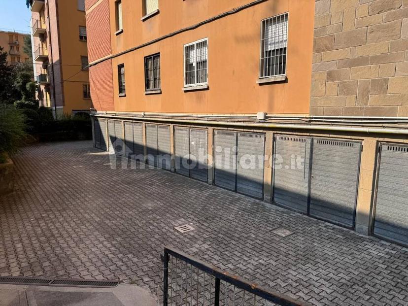 Trilocale via Valdossola, Costa, Bologna
