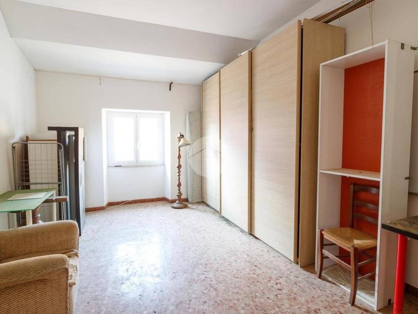 Trilocale via Principe Amedeo, Esquilino, Roma