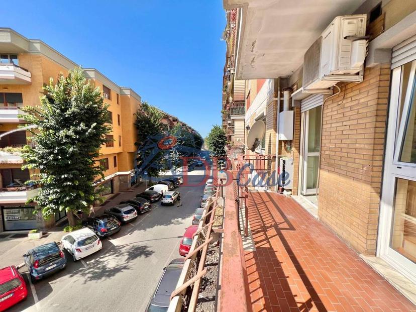 Trilocale via Franco Bartoloni 40, Colli Albani, Roma
