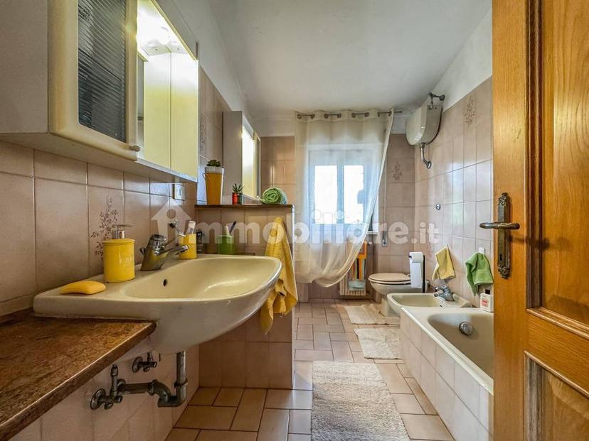 Villa unifamiliare via Trodena, Infernetto, Roma