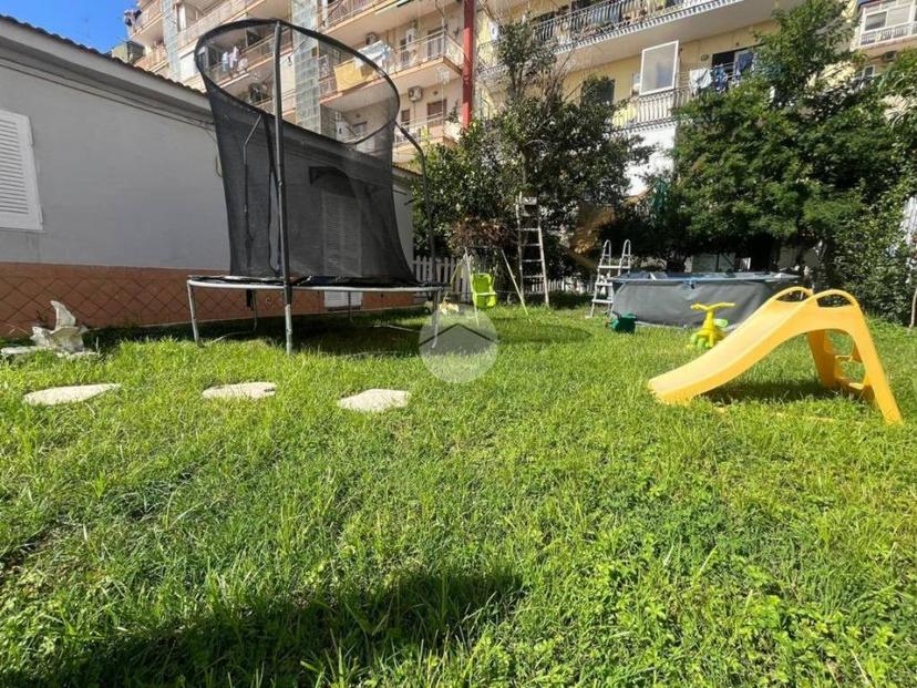 Bilocale via Parmenide 70, Pianura, Napoli