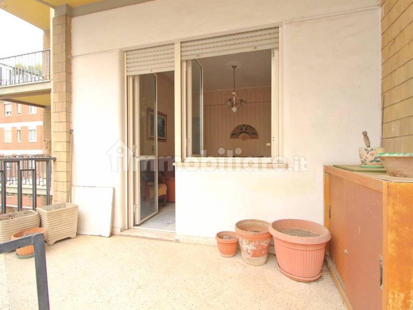 Trilocale via Vittorio Spinazzola 20, Pisana - Bravetta, Roma
