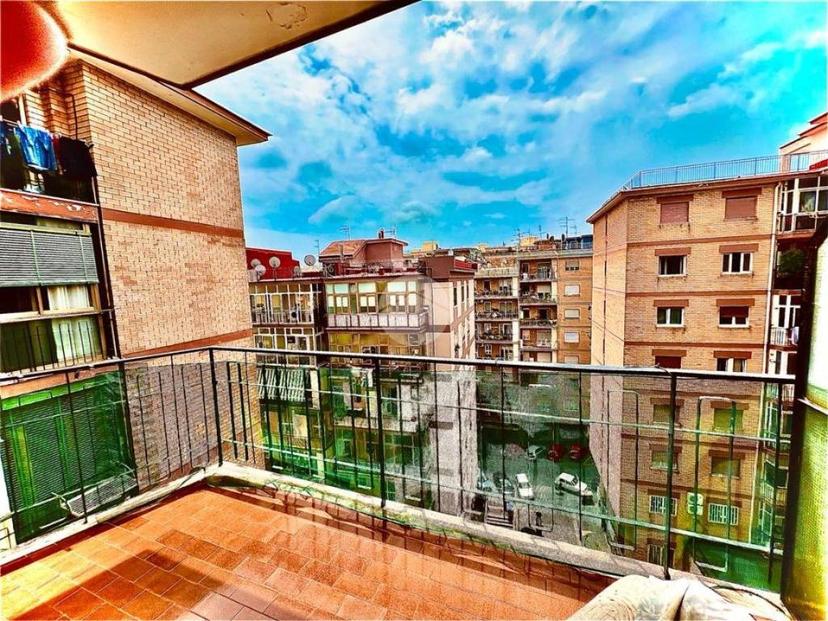 Quadrilocale via Giulio Palermo 45, Rione Alto, Napoli
