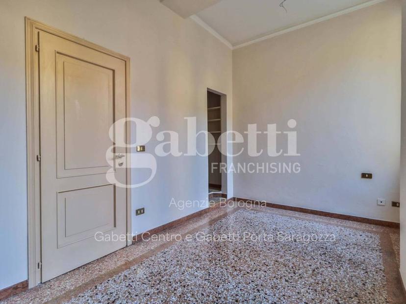 Appartamento via Castiglione, Castiglione - Tribunale, Bologna