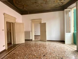 Quadrilocale via Castiglione, Santo Stefano, Bologna