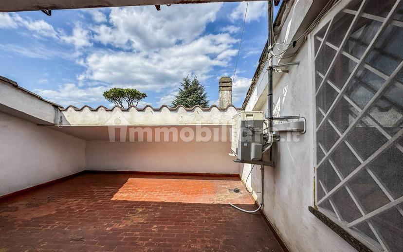 Villa plurifamiliare via Sofocle, Axa, Roma