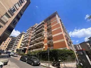 Quadrilocale via Croce Rossa 21, Rione Alto, Napoli