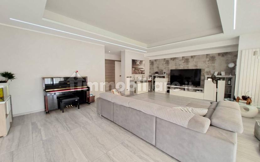 Appartamento via Cappuccini 16, Centro, San Giovanni in Persiceto — foto 2 di 57