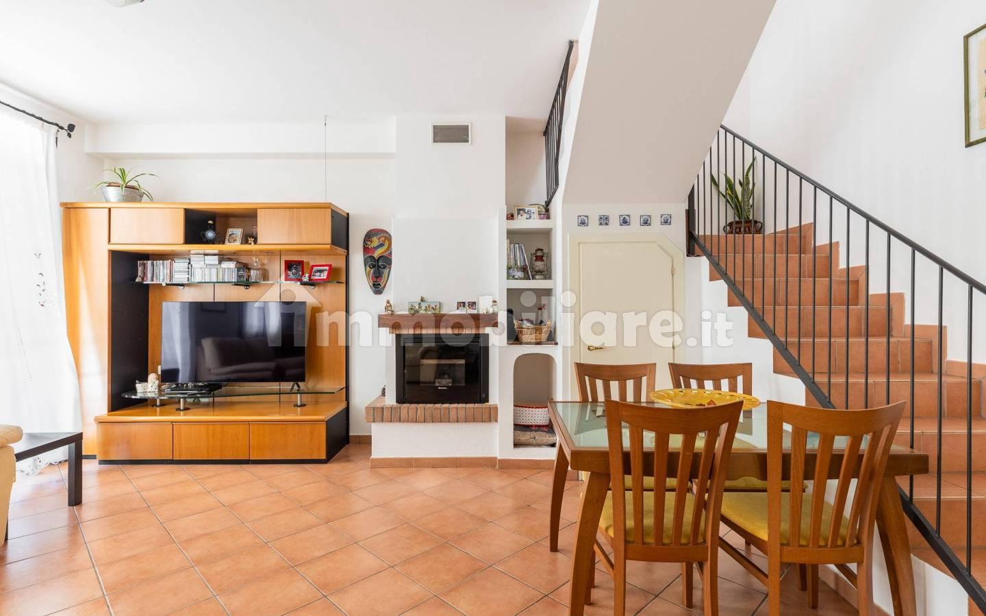 Villa plurifamiliare via San Donato 247, Granarolo dell'Emilia