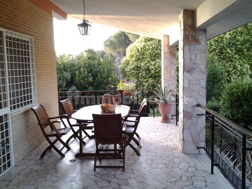Villa unifamiliare via Raffaello Franchi, Castel di Guido, Roma