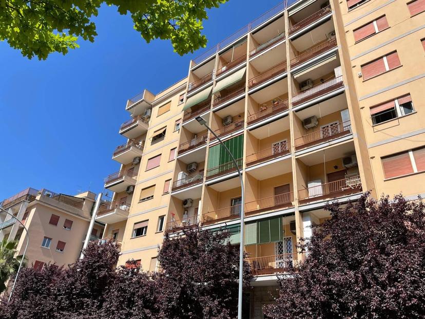 Bilocale in Viale Appio Claudio 353, Roma