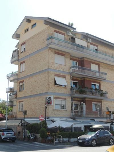 Quadrilocale in Via Camillo Serafini, Roma