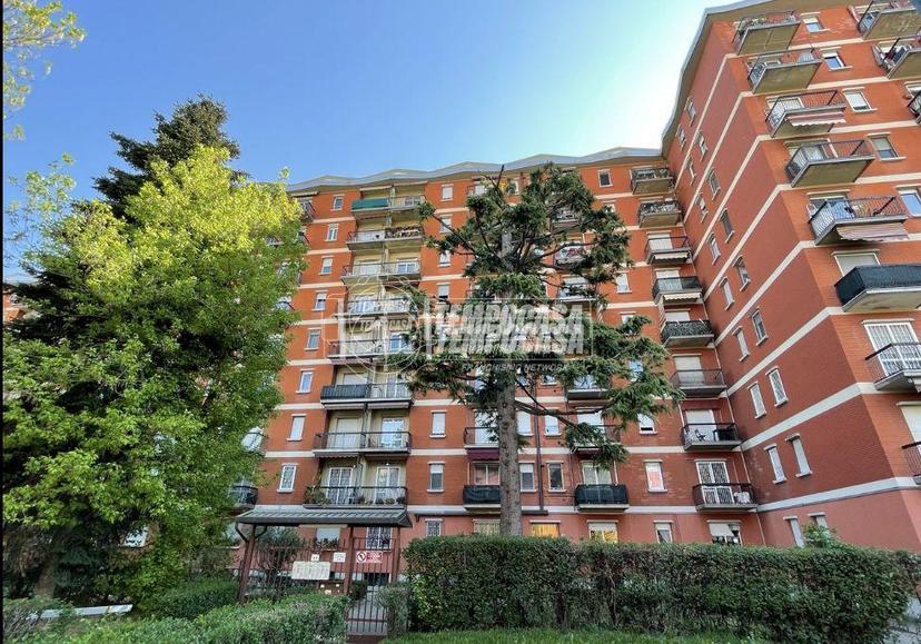 Trilocale in Via Arosio 12, Cologno Monzese