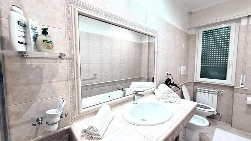 Trilocale in Via dell'Appagliatore 50, Roma