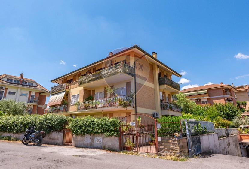 Trilocale in Via Menofilo, Roma