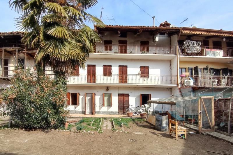 Casa indipendente in Via Cavour, Caravino (To), Caravino