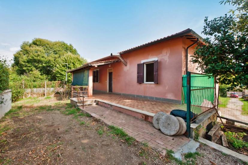 Vendita casa indipendente via mediana 10 Rocca Priora (RM)