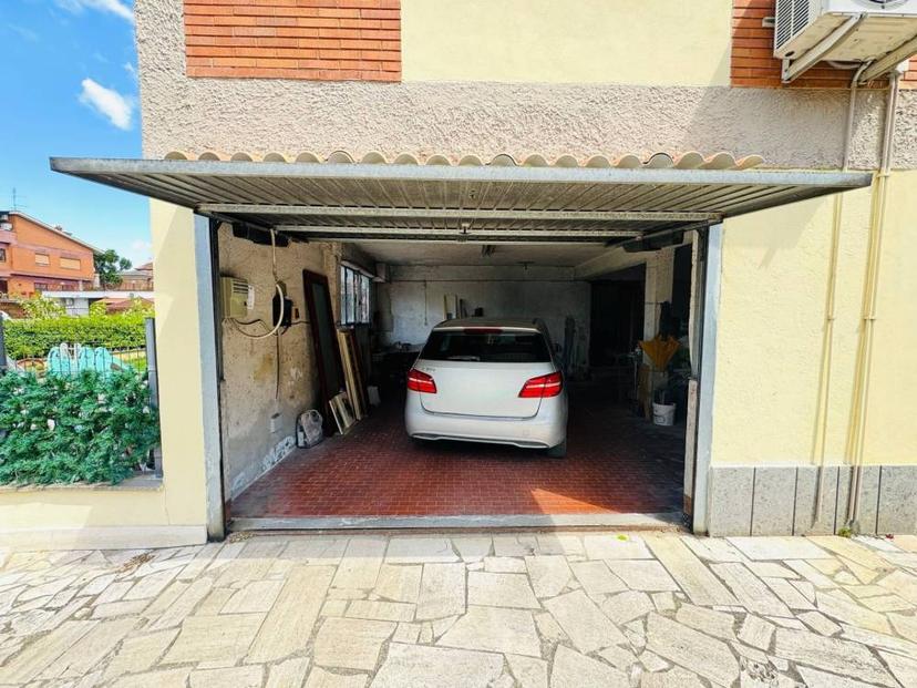 Vendita appartamento Via Caresana 8 Roma (RM)