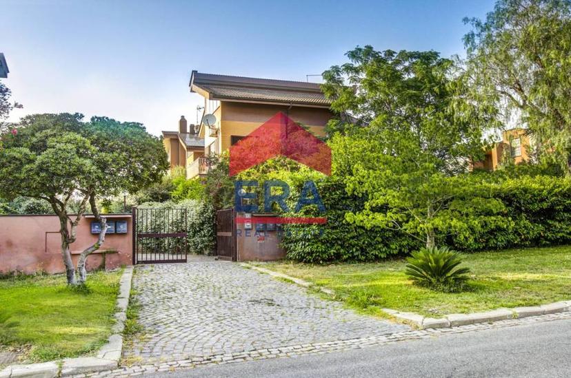 Vendita villa a schiera Via Sofocle 152 Roma (RM)