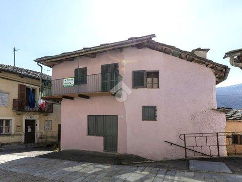 Casa indipendente in Via Duca Amedeo, 12, Rorà
